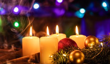Топлият блясък на традицията: Защо свещите са толкова популярни за коледна украса